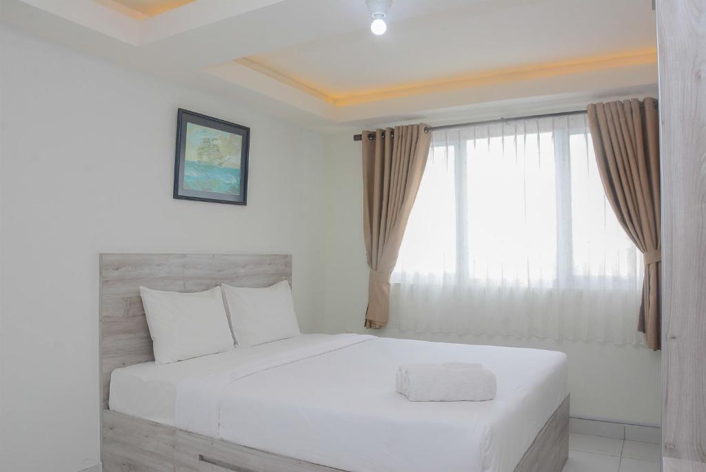 Comfy and Minimalist Studio at Amethyst Apartment By Travelio, Jakarta