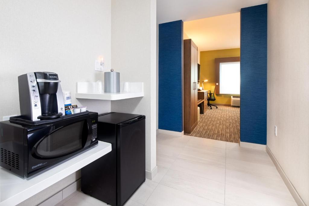 Holiday Inn Express Hotel & Suites Halifax Airport photo