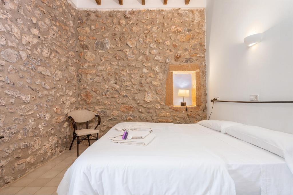Petit Hotel Hostatgeria La Victoria — Hotel rooms in Alcudia, Balearic Islands