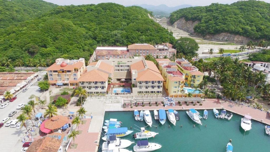Holiday Inn Huatulco photo
