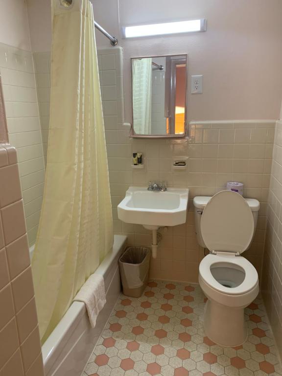 Towne Inn photo