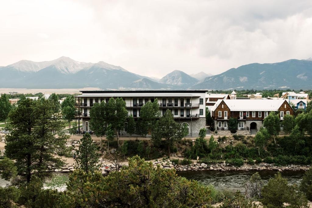 Surf Hotel &amp; Chateau — Hotel in Buena Vista (CO)