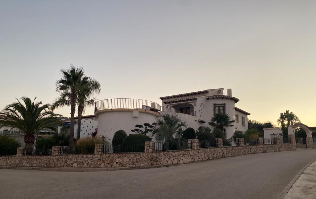 Dulce Carlota- llar dolça llar, Pego