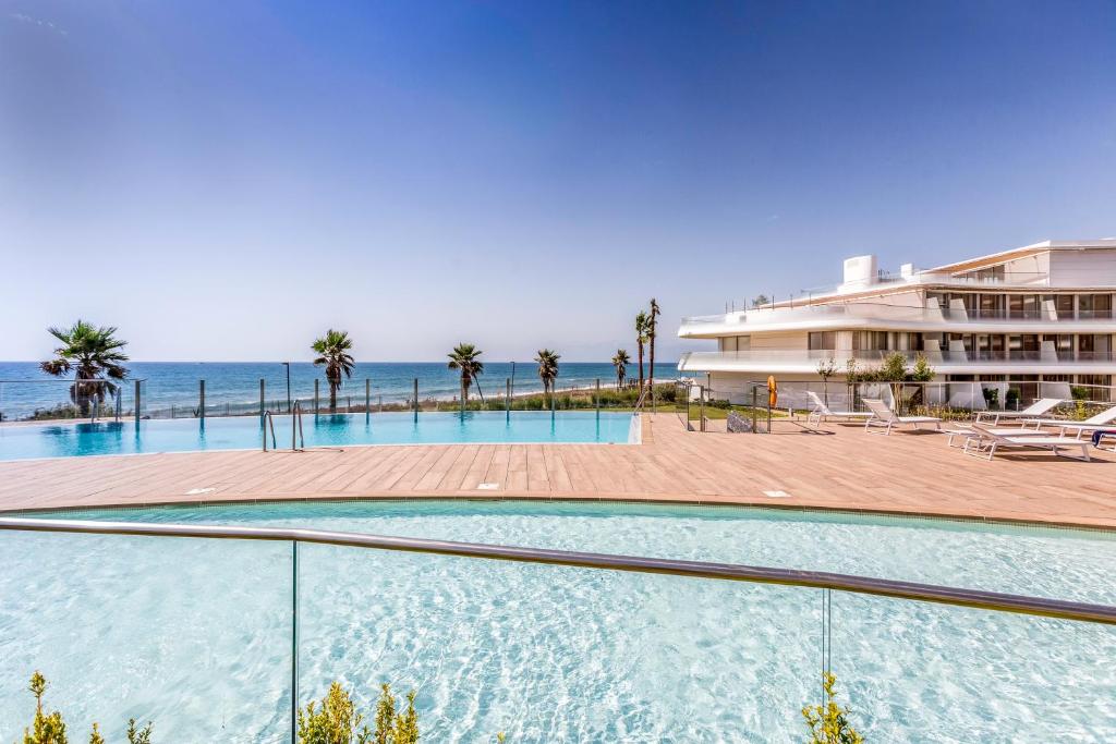 The Edge Front Line Beach Luxury and Spa - 1