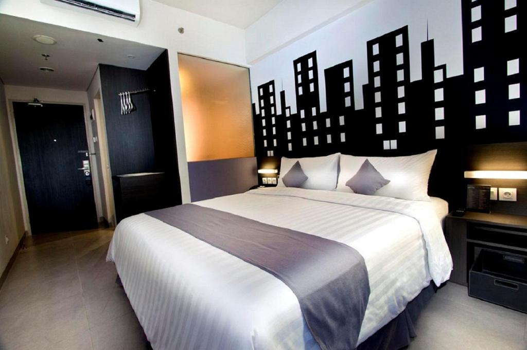 Hotel Neo Tendean by ASTON photo