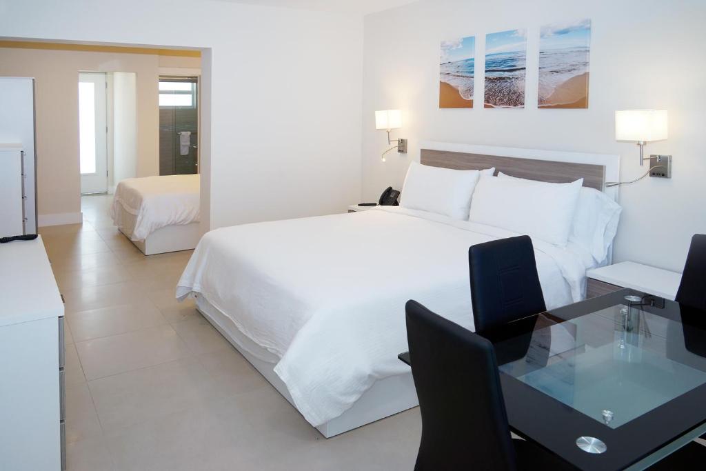Diane Oceanfront Suites photo