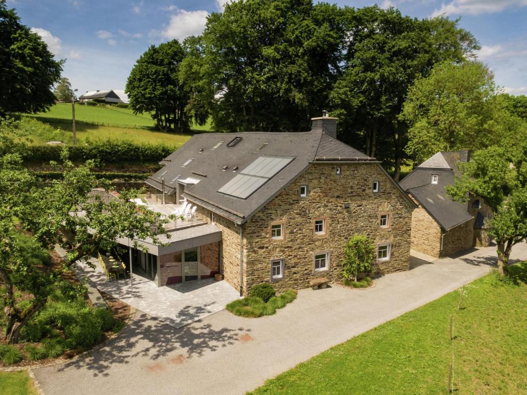 Majestic Holiday Home in Bütgenbach with Turkish Steambath