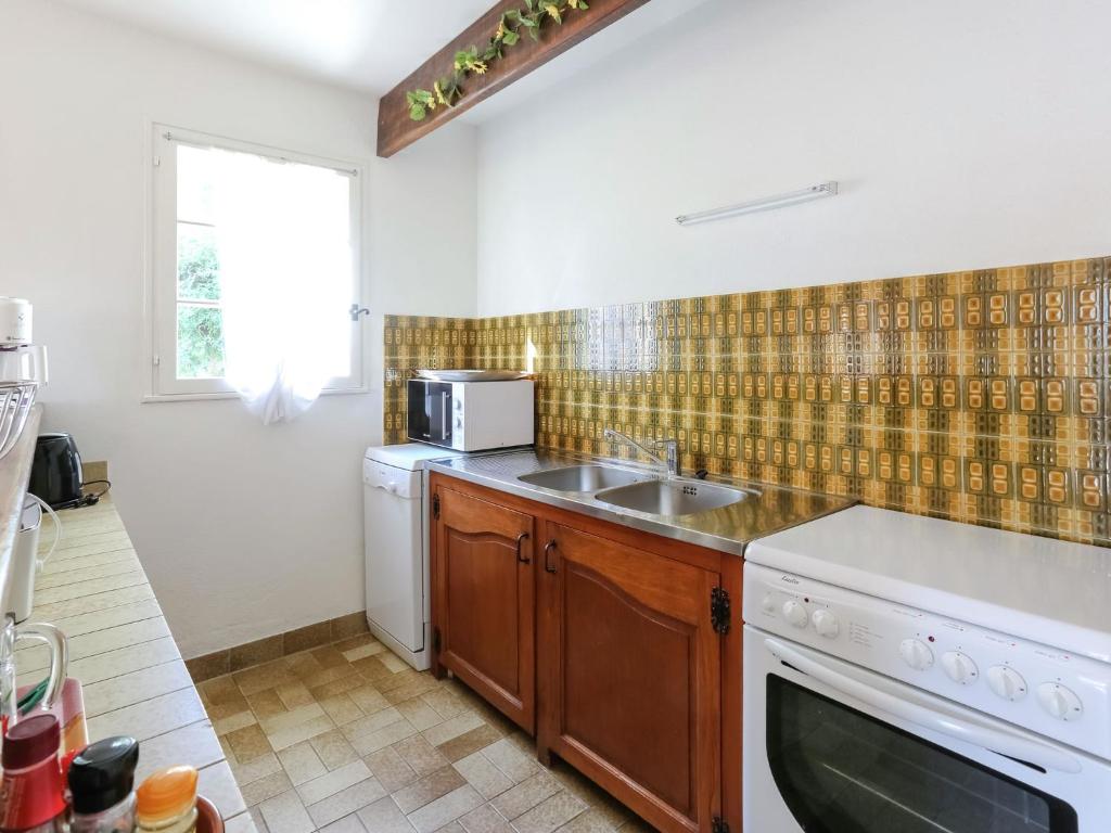 Holiday Home in Bormes near Beaches & Pool - 4