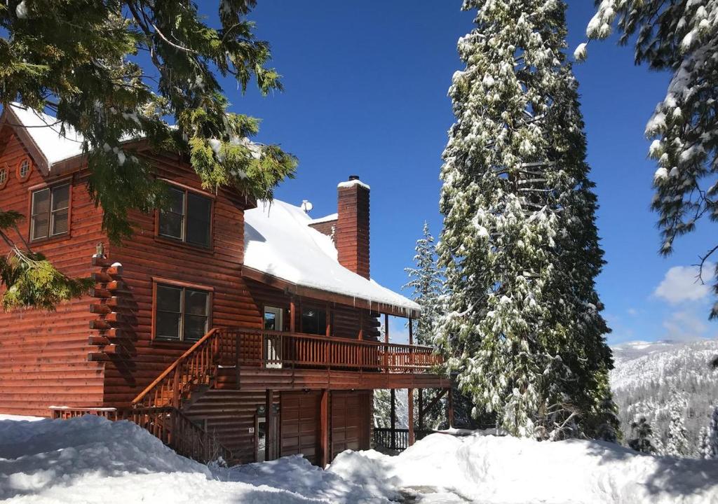 Yosemite's Scenic Wonders - 6BR/4BA Tri-Level Home — Hotel in Yosemite West (CA)