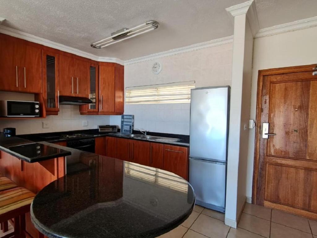 Kitchen, Santana Holiday Resort in Margate