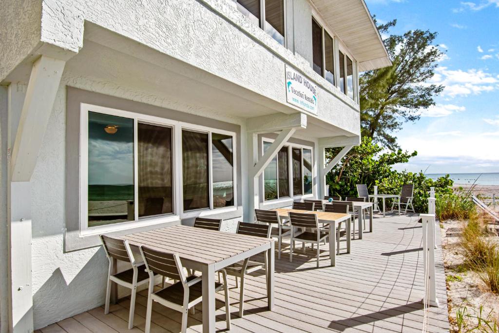 Island House photo