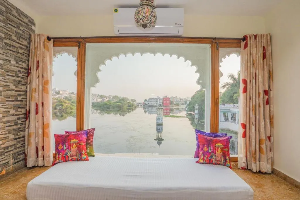 Natural Lake View Hotel，位于乌代浦的酒店