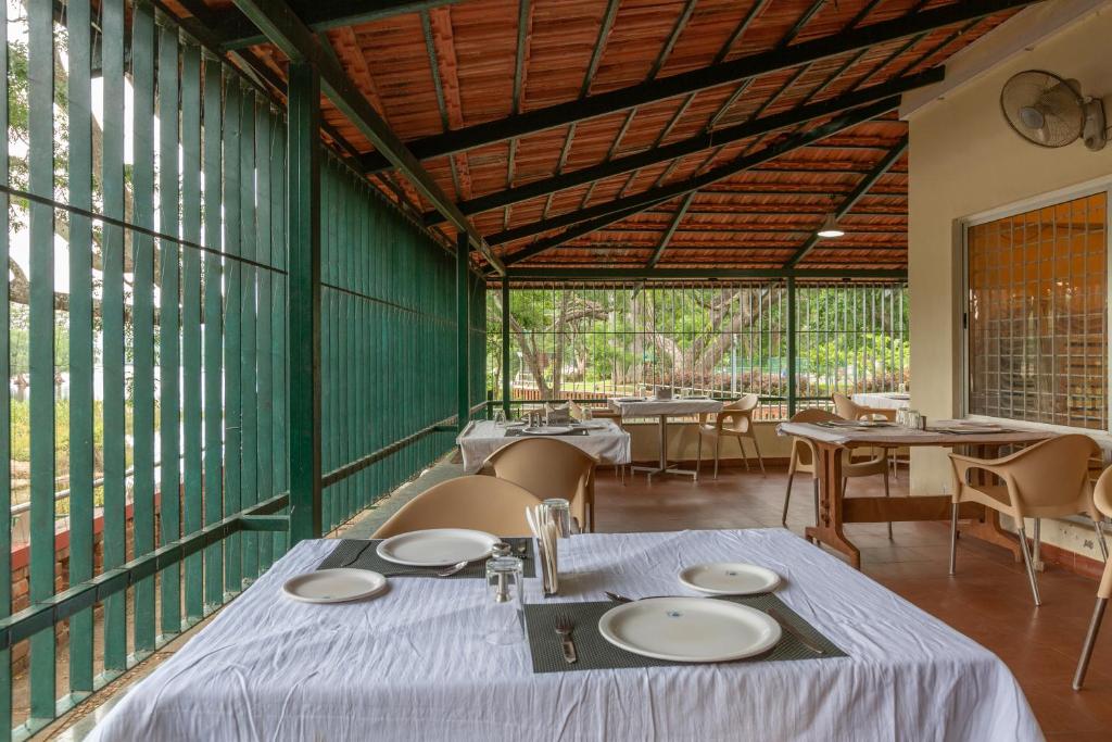 KSTDC Hotel Mayura Sangama Mekedatu 전경