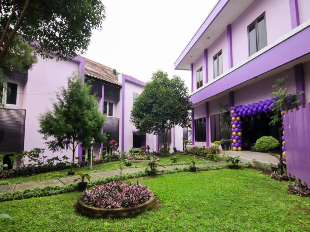 Hotel Signature Mandala Kencana photo