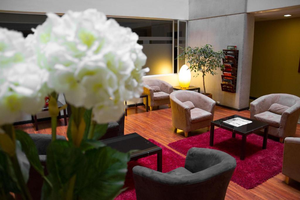 Lobby, Hotel Finlandia in Quito