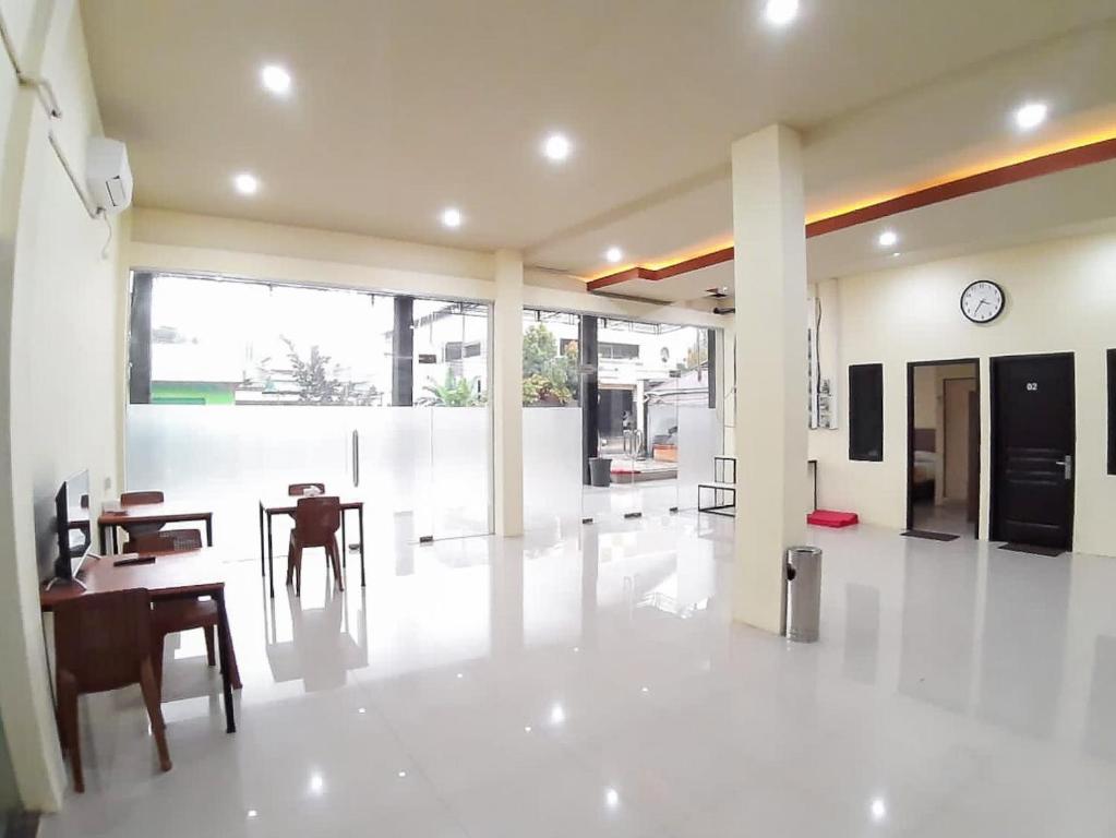 レッドドアーズ シャリア ニア トランスマート ジャンビ 2 (RedDoorz Syariah near Transmart Jambi 2)