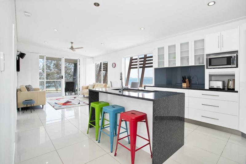 Marina Beach Holiday Home — Hotel in Mackay