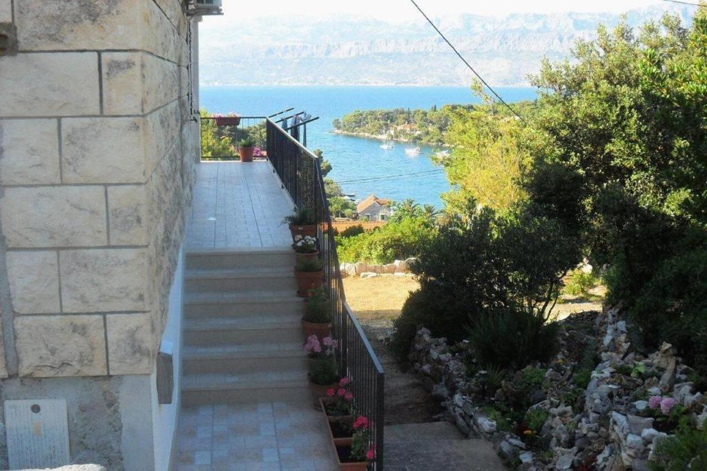 Apartments with parking space Splitska Brac - 2867 전경