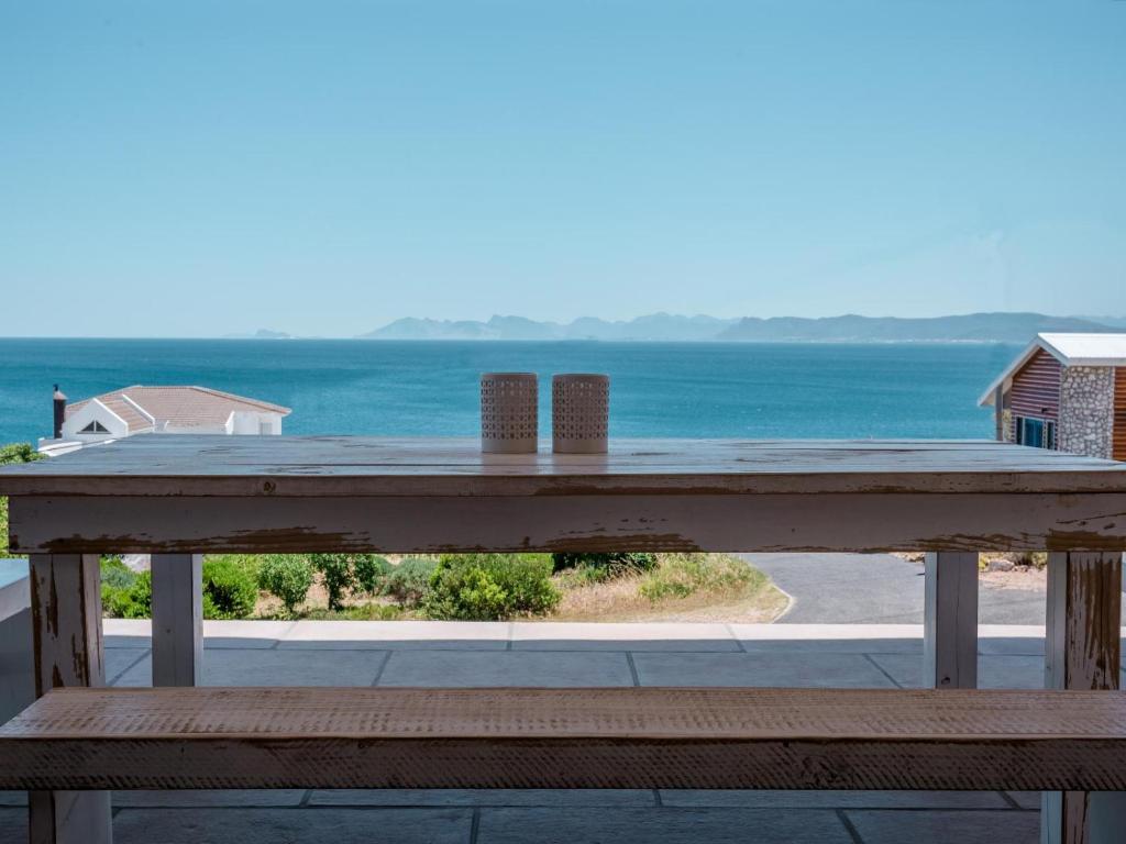 Casey's Landing, De Kelders