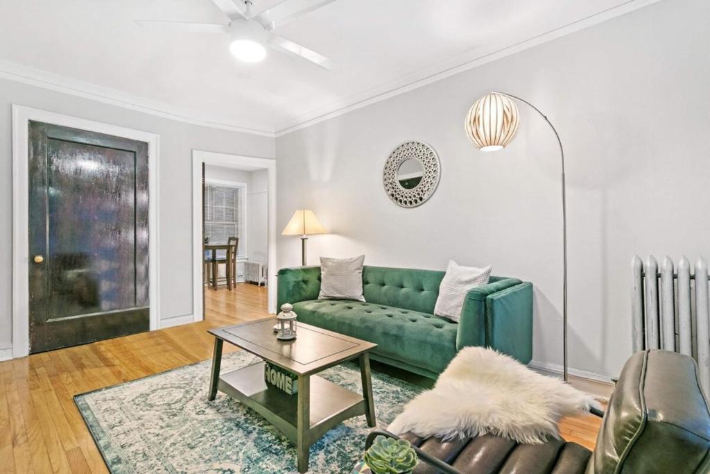Stylish 1BR Apt near Downtown Chicago and Train - Oakdale 2S — Hotel in Chicago (IL)