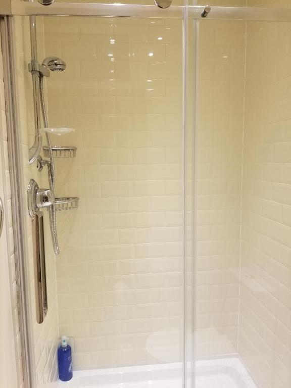 London Luxury Apartments 5 min walk from Ilford Station, with FREE PARKING FREE WIFI photo