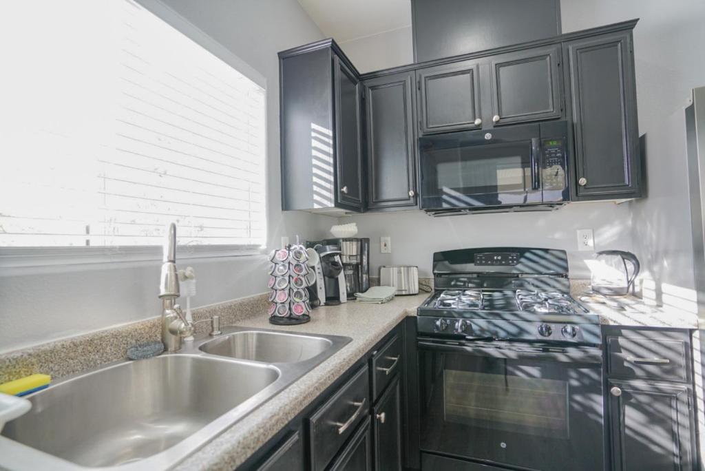 Ultra Modern Las Vegas Home 20min From The Strip photo