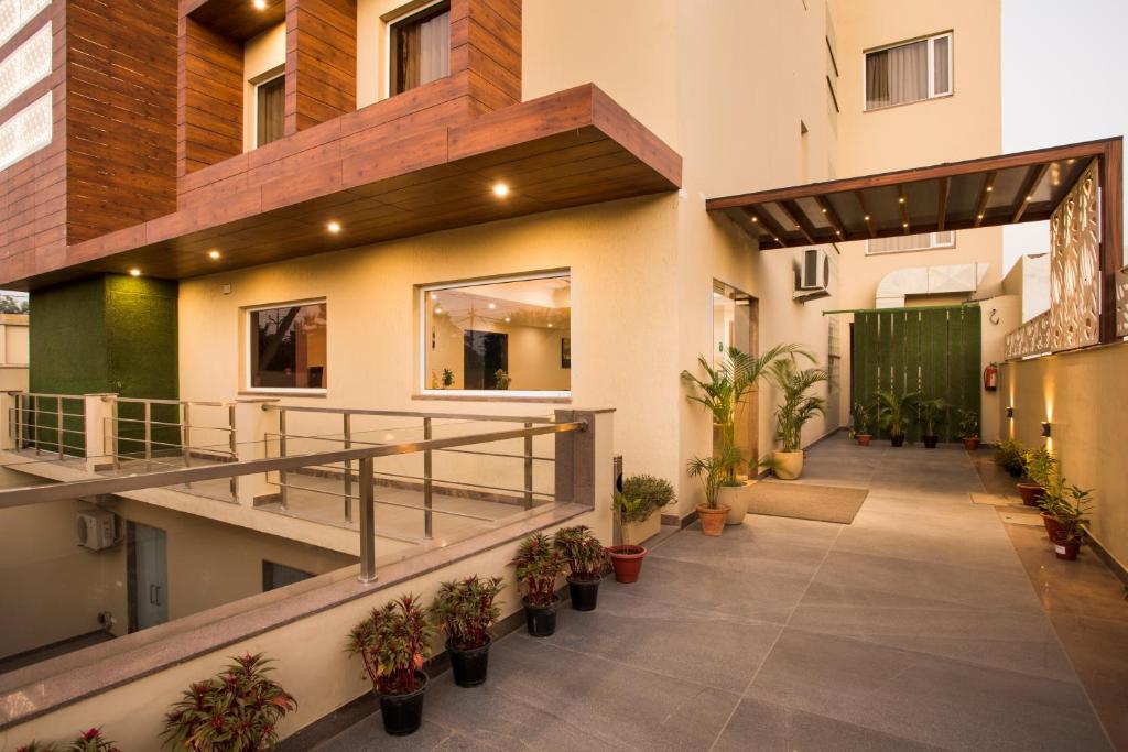 SILVER OAK near Medanta Medicity — Hotel in New Delhi and NCR