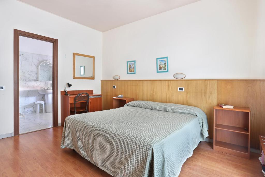 Hotel Daisy - 3