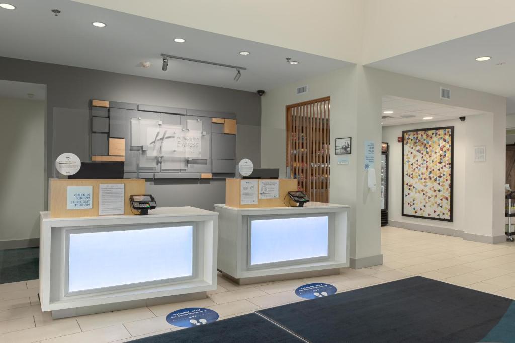 Holiday Inn Express Hotel & Suites Binghamton University-Vestal photo