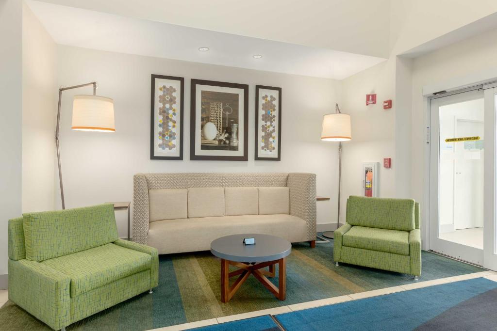 Holiday Inn Express Hotel & Suites Binghamton University-Vestal photo