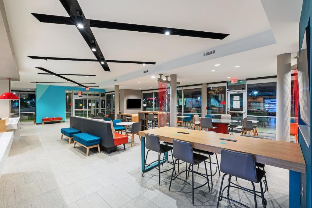 Avid Hotels Bentonville - Rogers photo
