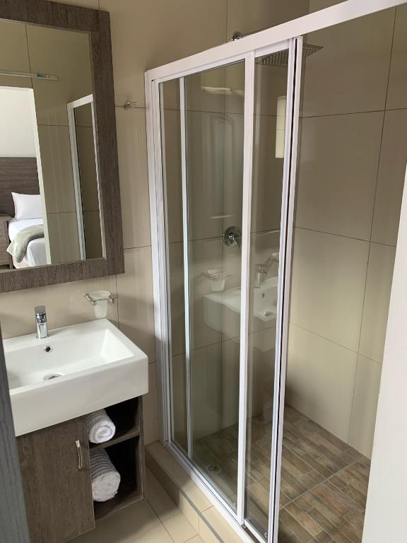 Airport lodge Newcastle photo