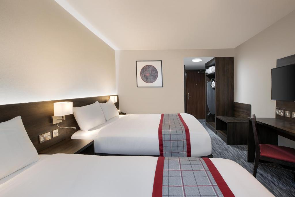 Ramada by Wyndham Leeds East photo