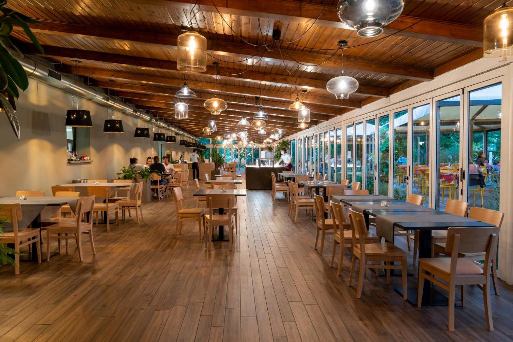 Camping Ca' Savio — Restaurant & bars in Cavallino-Treporti, Veneto