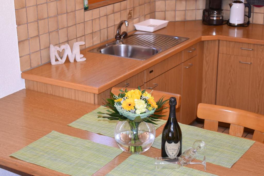 Kitchen, Appartementhaus Crystal in Tasch