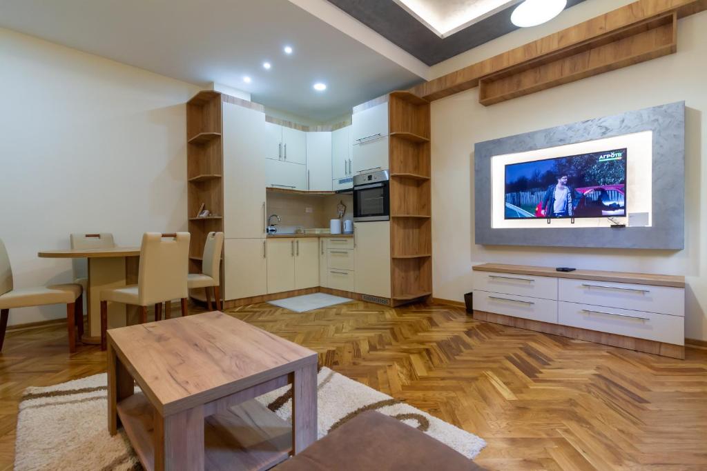 Nirvana CENTAR - 2