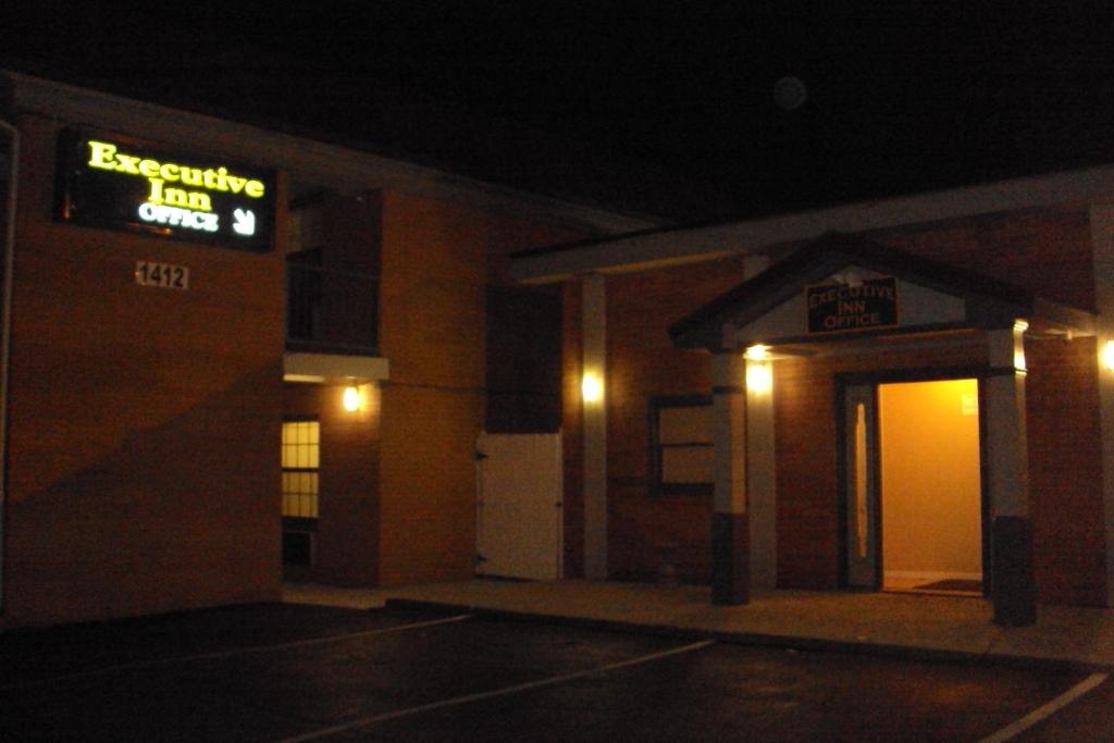 Executive Inn photo