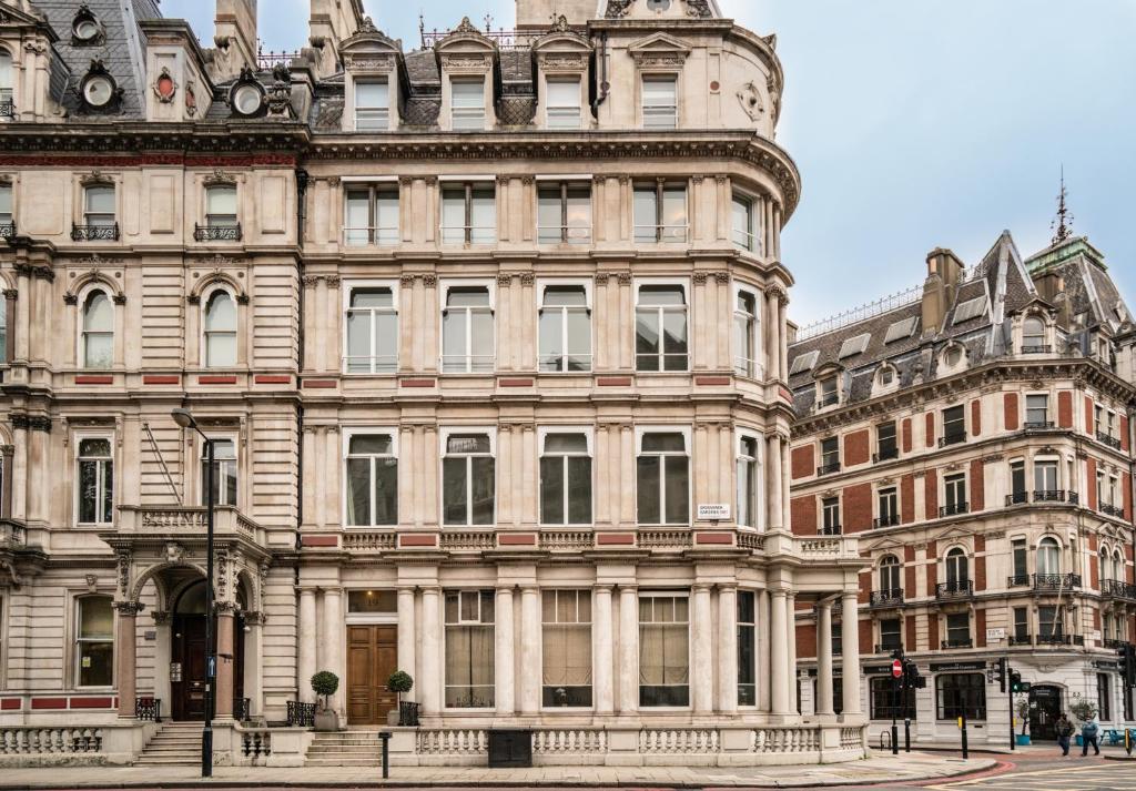 Grosvenor Gardens by CAPITAL photo