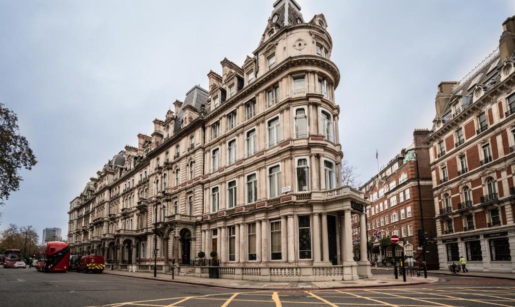 Grosvenor Gardens by CAPITAL photo