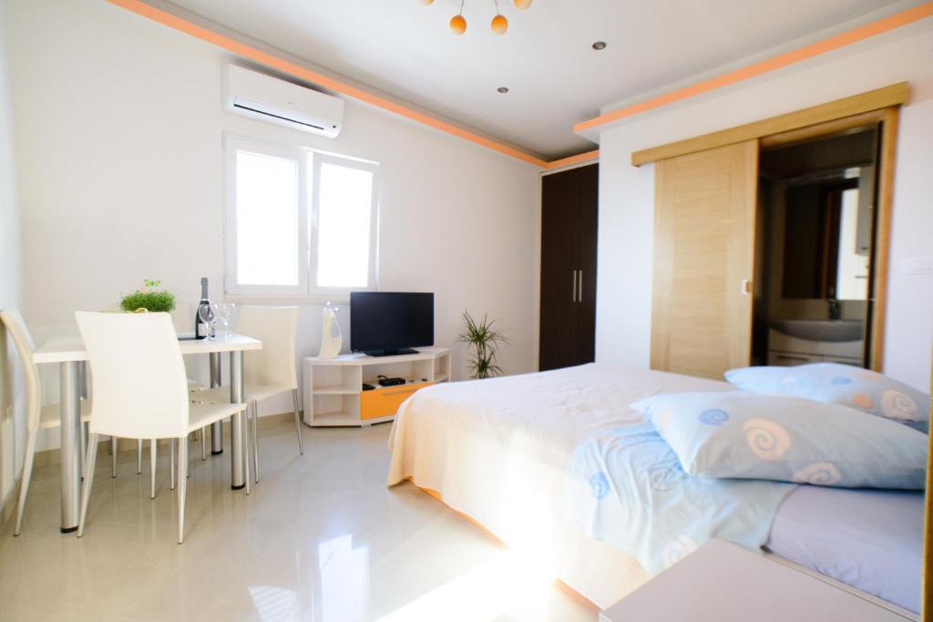 Lara Apartments photo