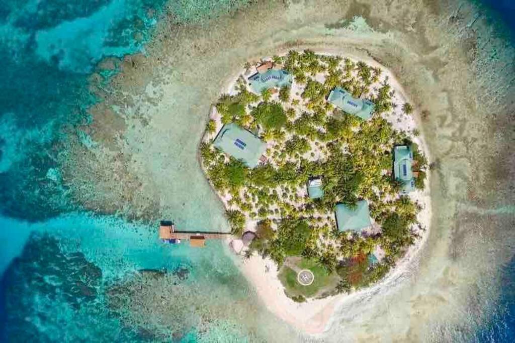 Luxurious Round Cay, Cayos Cochinos