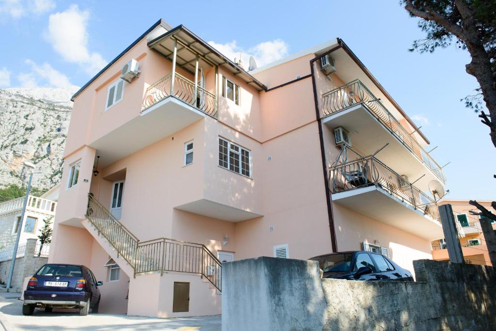 Lara Apartments photo