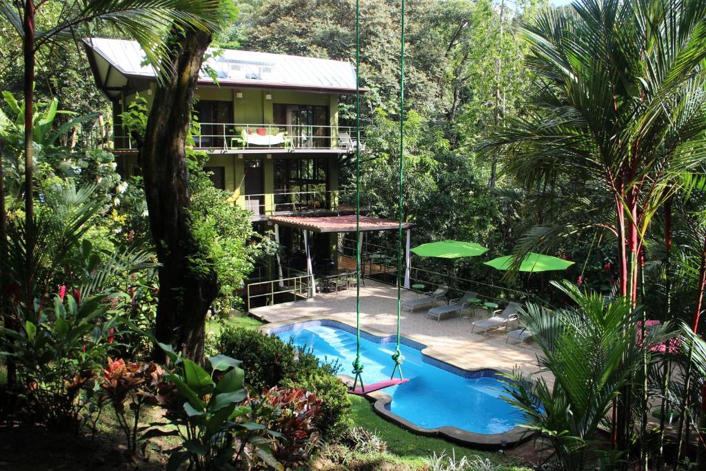 JUNGLE ROOST a beautiful jungle house within walking distance from the beach