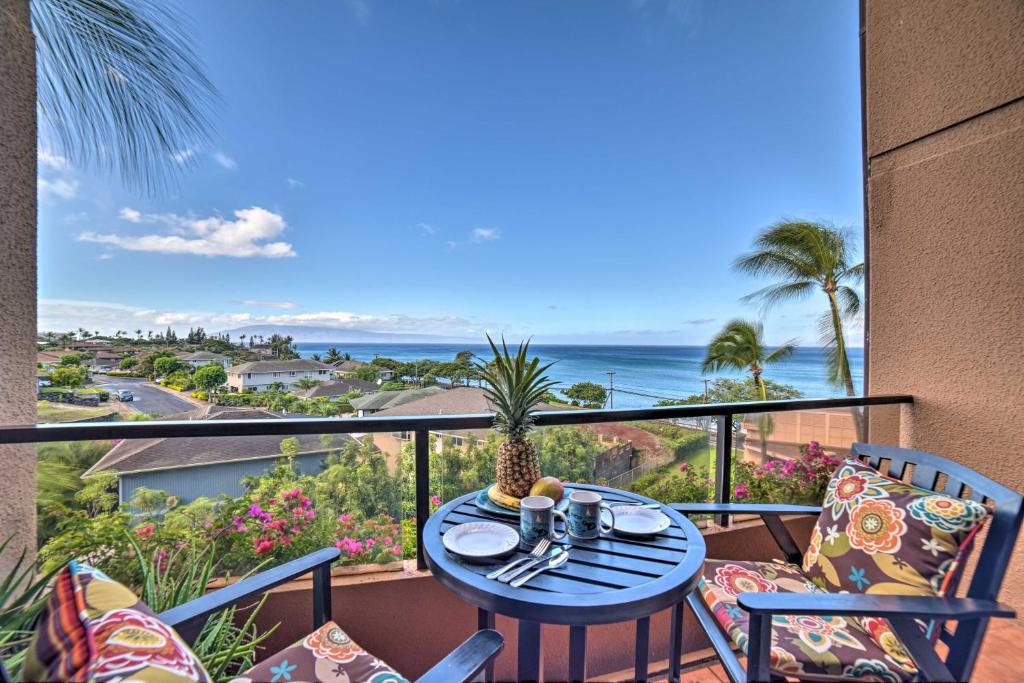 Ocean-View Maui Penthouse with Balcony and Pool Access, Kahana