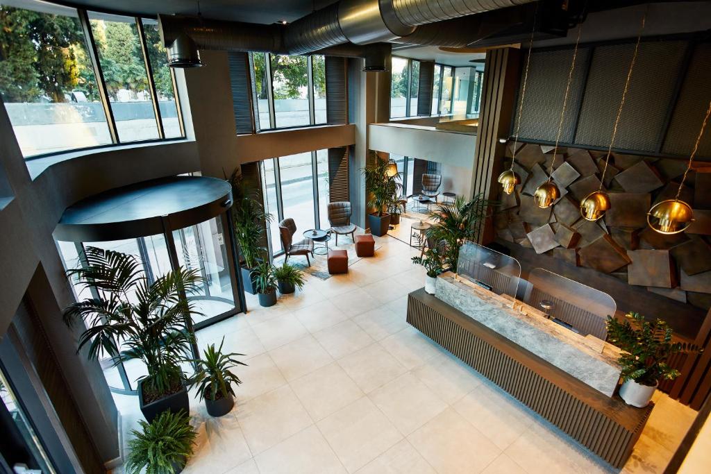 フロント・ロビー