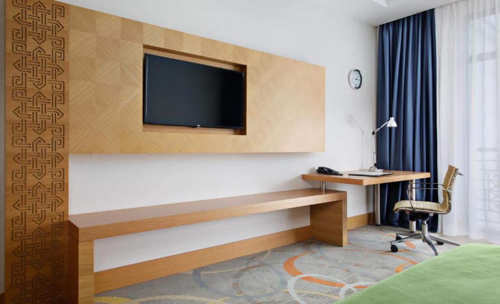 Shared lounge/TV area