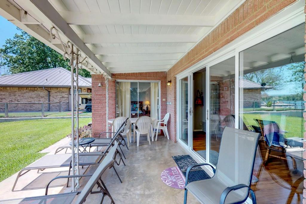 Blue Water Lake House photo