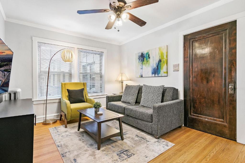 Chicago Local Vibe Residential 1BR Roscoe Village - Marshfield N3 photo