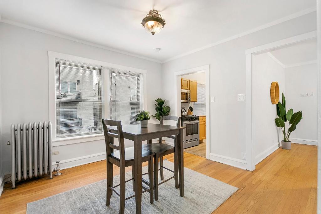 Chicago Local Vibe Residential 1BR Roscoe Village - Marshfield N3 photo