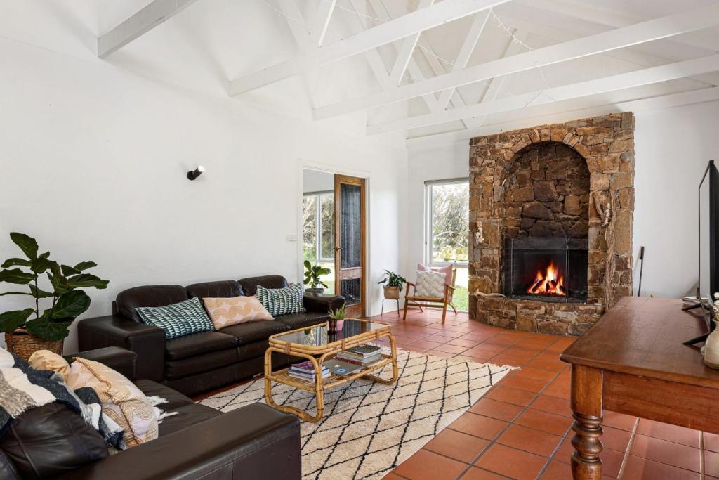 Tuscan style ocean beach escape on the Peninsula only 400m to beach, Saint Andrews Beach